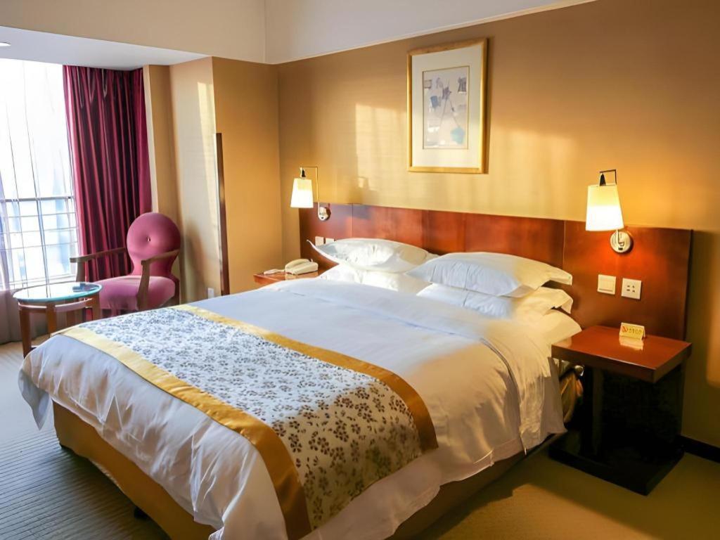 Dong Fang Hotel Beijing Exterior photo