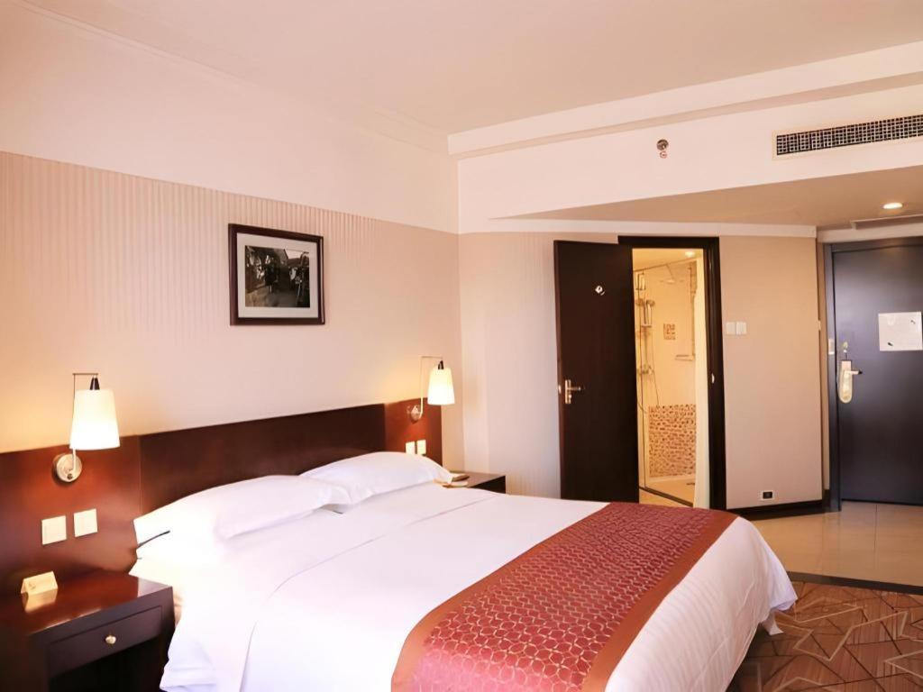Dong Fang Hotel Beijing Exterior photo