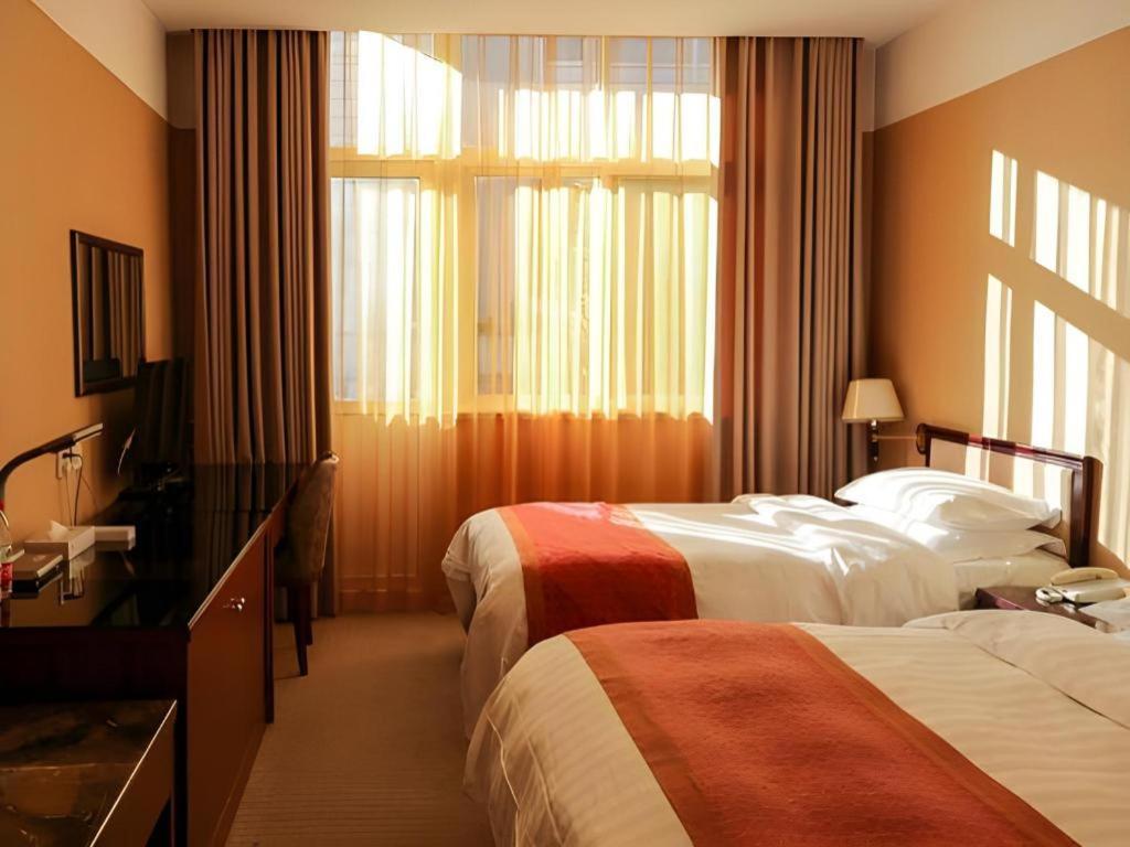 Dong Fang Hotel Beijing Exterior photo