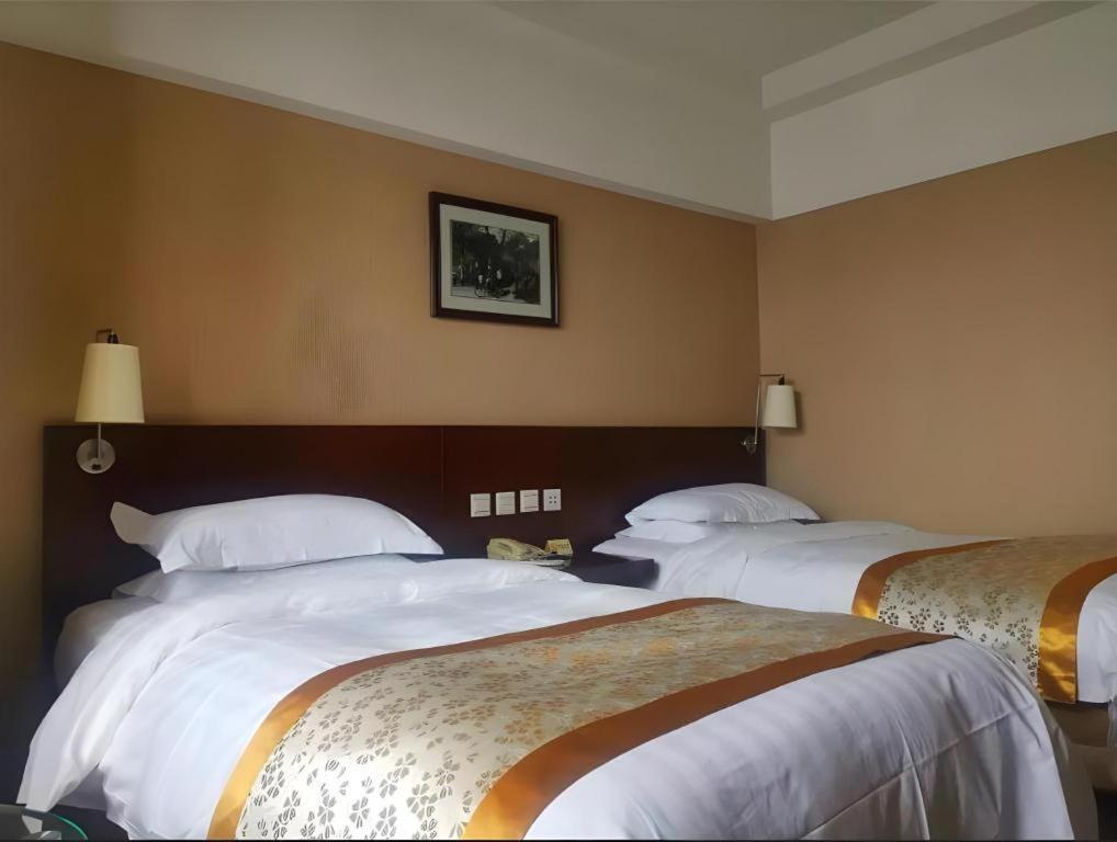 Dong Fang Hotel Beijing Exterior photo