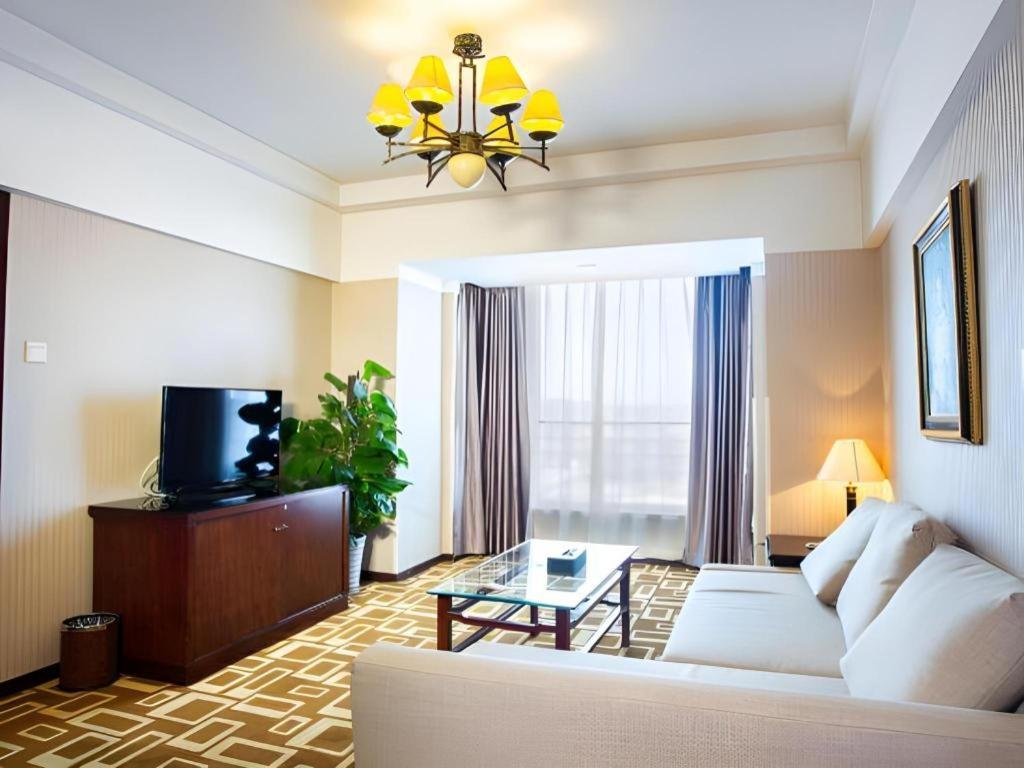 Dong Fang Hotel Beijing Exterior photo