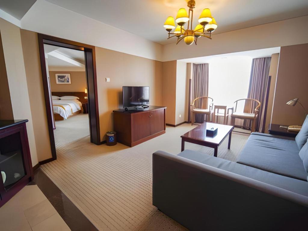 Dong Fang Hotel Beijing Exterior photo