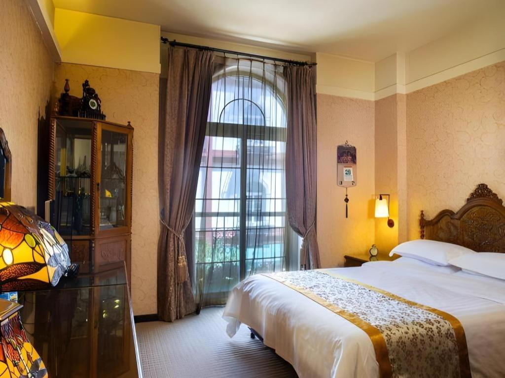Dong Fang Hotel Beijing Exterior photo